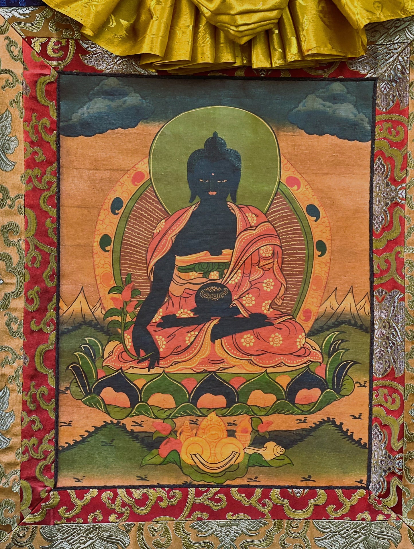 Bhaisajyaguru Medicine Buddha Oil- Varnished Old Tibetan Thangka Painting Original Art  with Silk Border